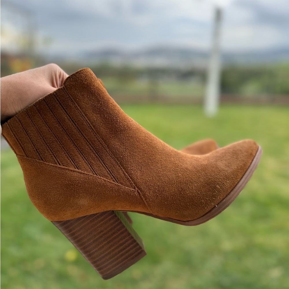 Marc Fisher Elegant Tan Suede Ankle Boots. US Women 8